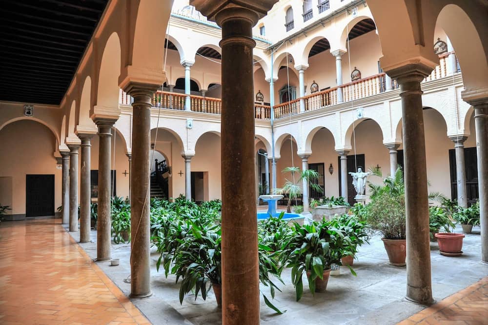 patio interior monasterio encarnación